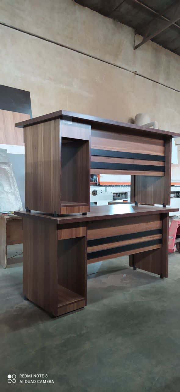 میز کارمندی دنا